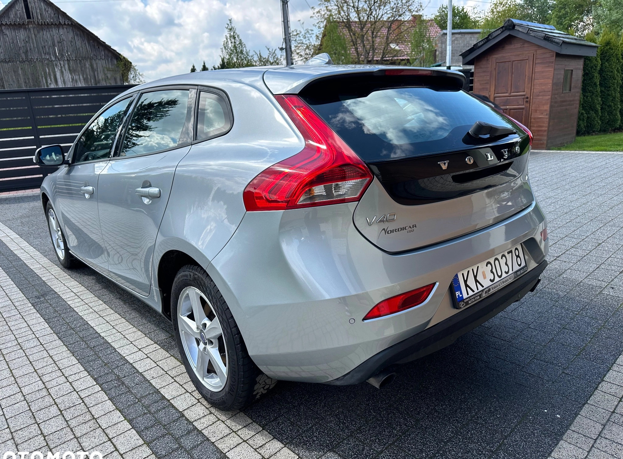 Volvo V40 cena 42500 przebieg: 170000, rok produkcji 2014 z Kraków małe 742